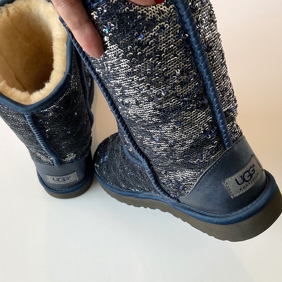 UGG Sequin Short Sheepskin Boot Blue Silver Size 9 LIKE NEW - Picture 4 of 11